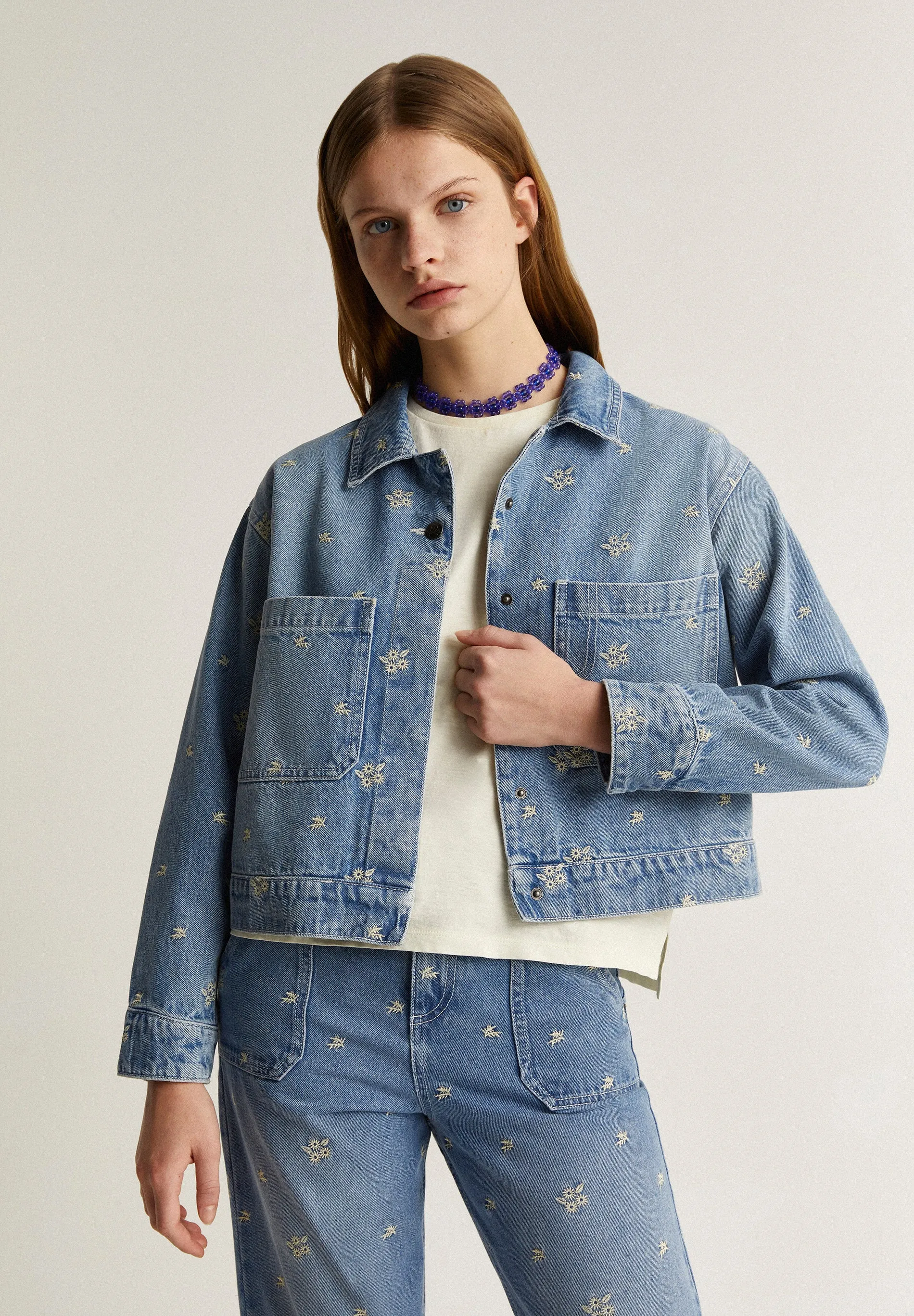 CHAQUETA DENIM DETALLES BORDADOS