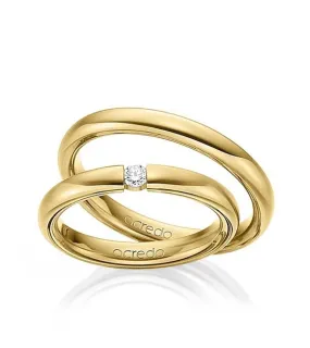 Finas alianzas de boda clásicas en oro amarillo con un diamante al aire