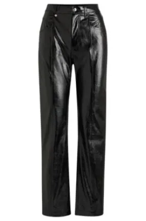 Pantalones straight fit en charol sintético