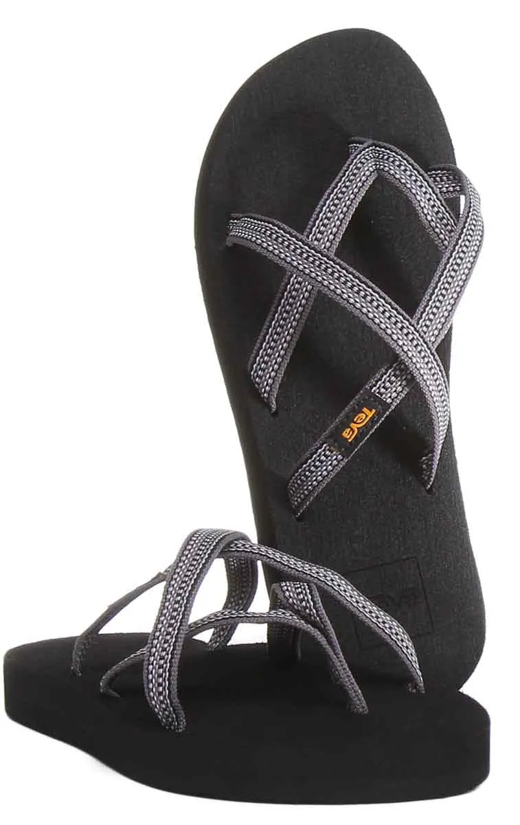 Teva Olowahu Sandalia de tiras sintéticas para mujer en negro