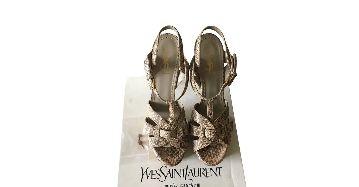 Yves Saint Laurent Tacones Beige 